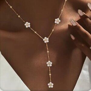 Lab Pearl Tone Necklaces for Women, Daisy Pearls Choker for Women's Faux Pearl